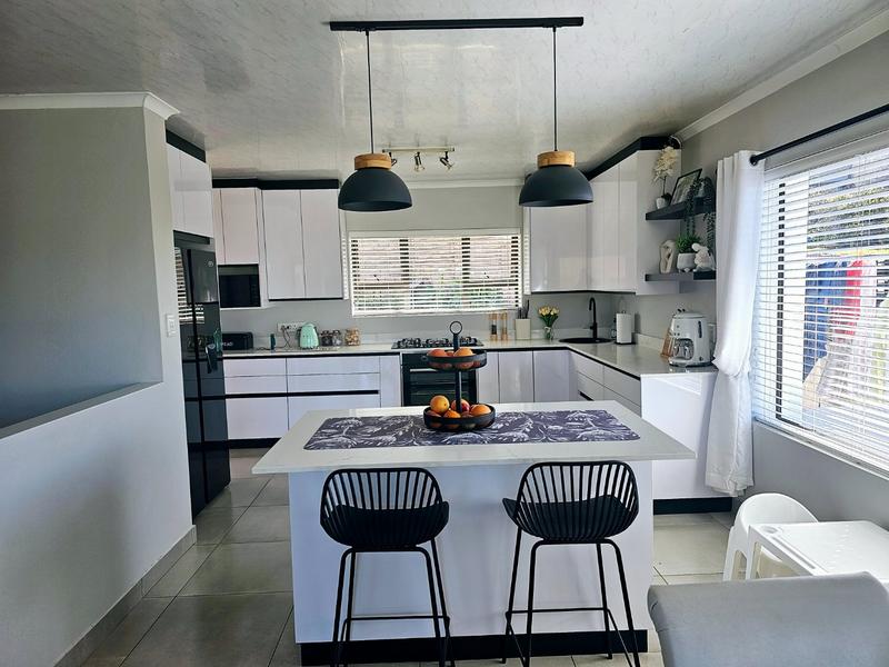 3 Bedroom Property for Sale in Island View Western Cape